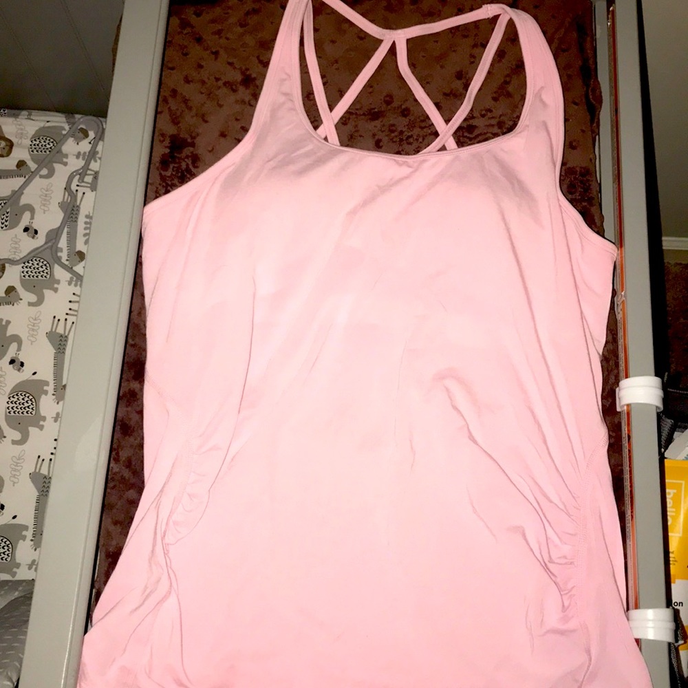 2 GapFit Maternity workout top